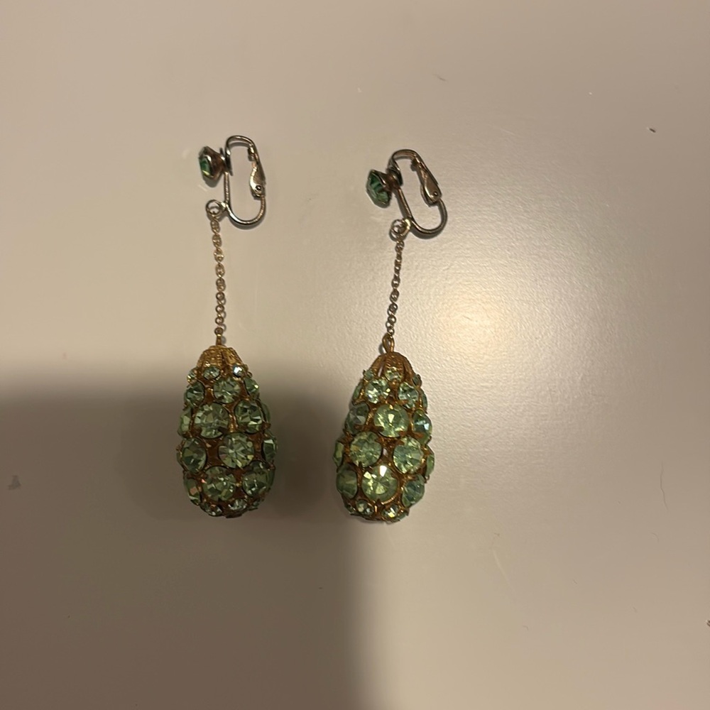 Vintage green dangle clip on earrings good condition